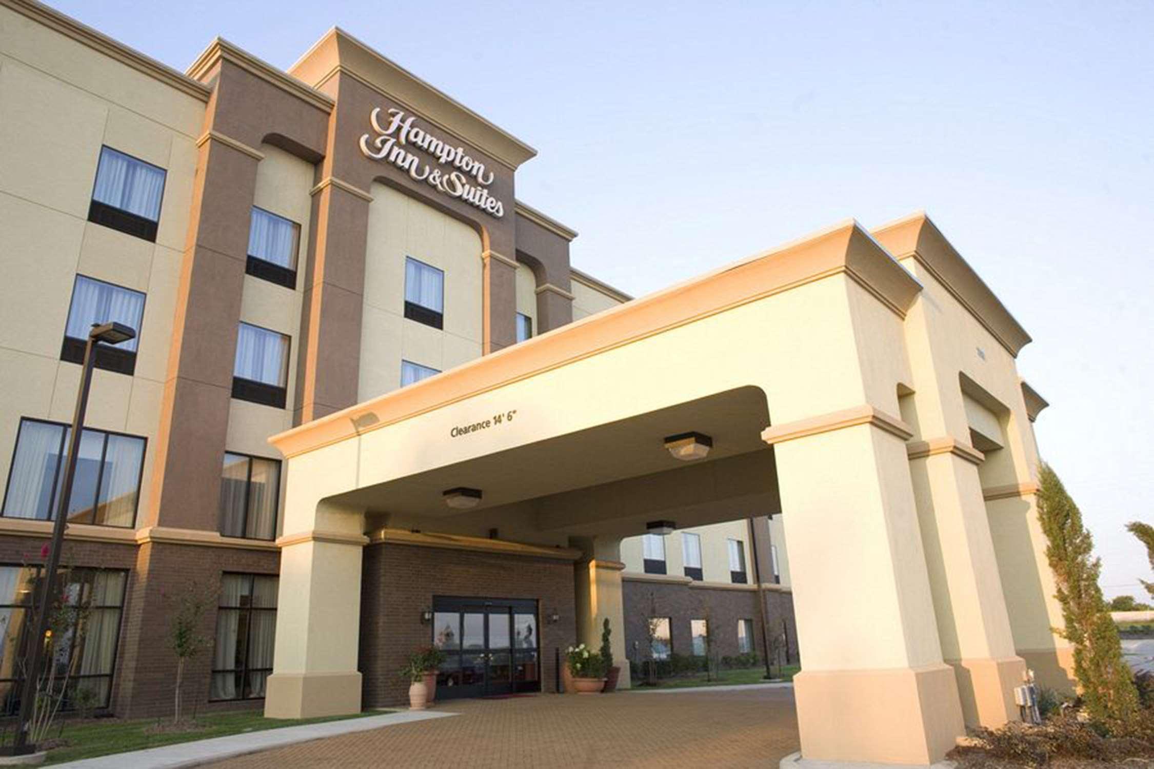 Hampton Inn & Suites Dallas-Desoto Exterior photo