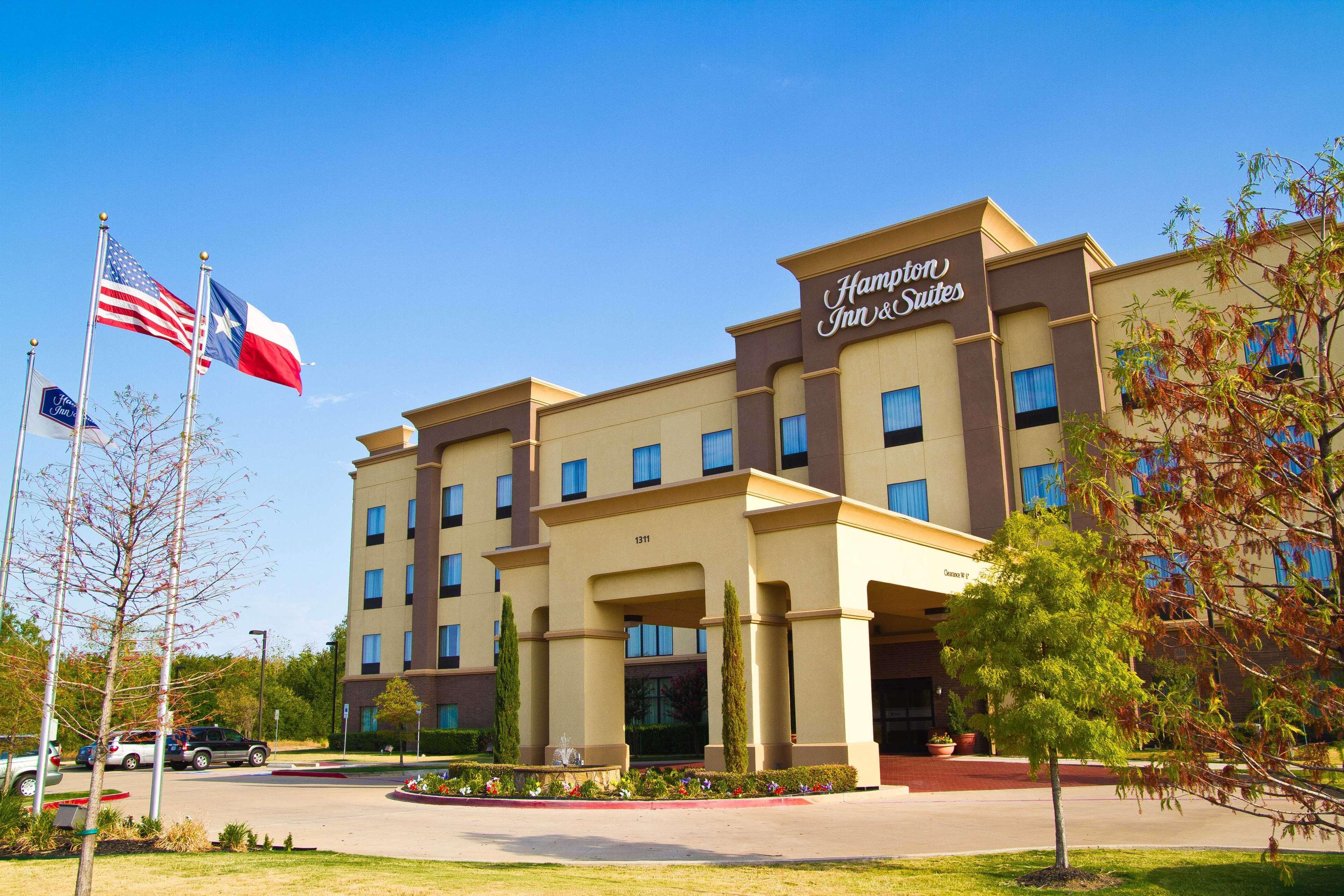 Hampton Inn & Suites Dallas-Desoto Exterior photo