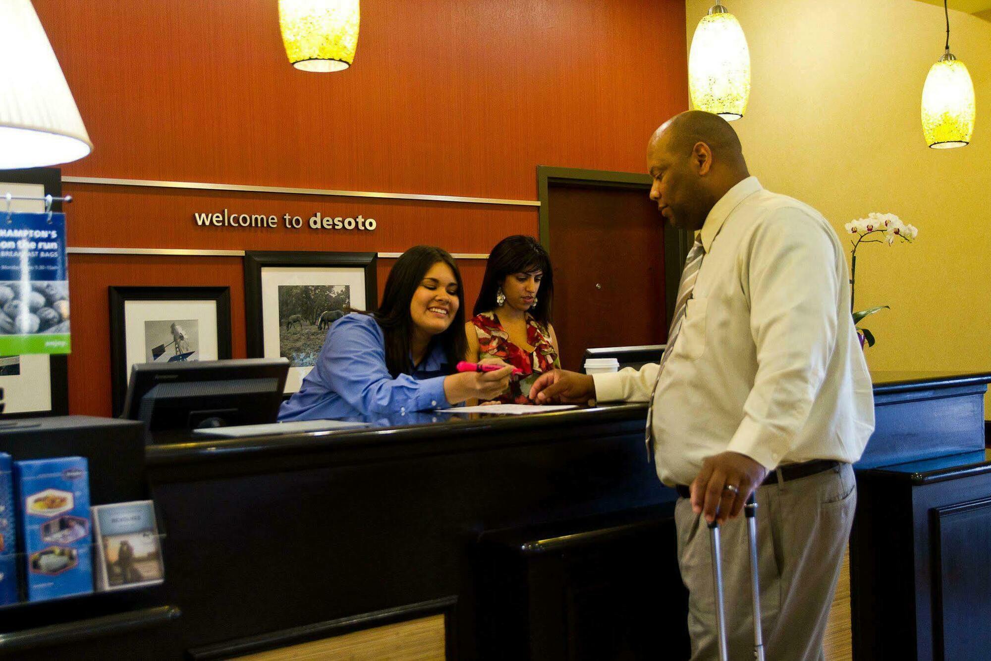 Hampton Inn & Suites Dallas-Desoto Interior photo