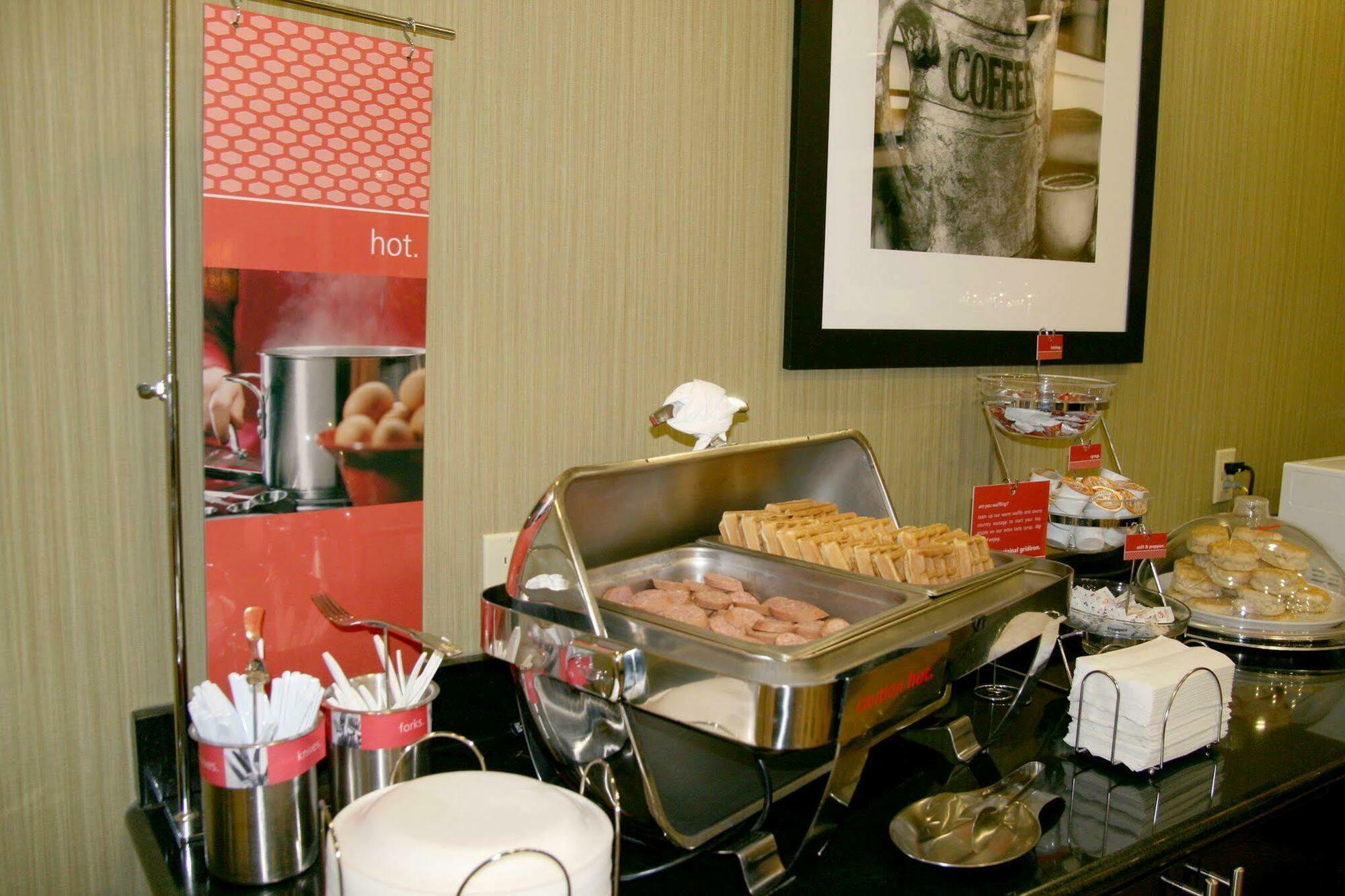 Hampton Inn & Suites Dallas-Desoto Restaurant photo